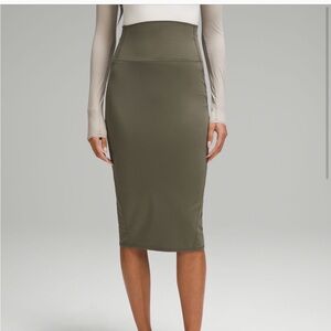 Nulu * Slim-Fit High Rise Skirt